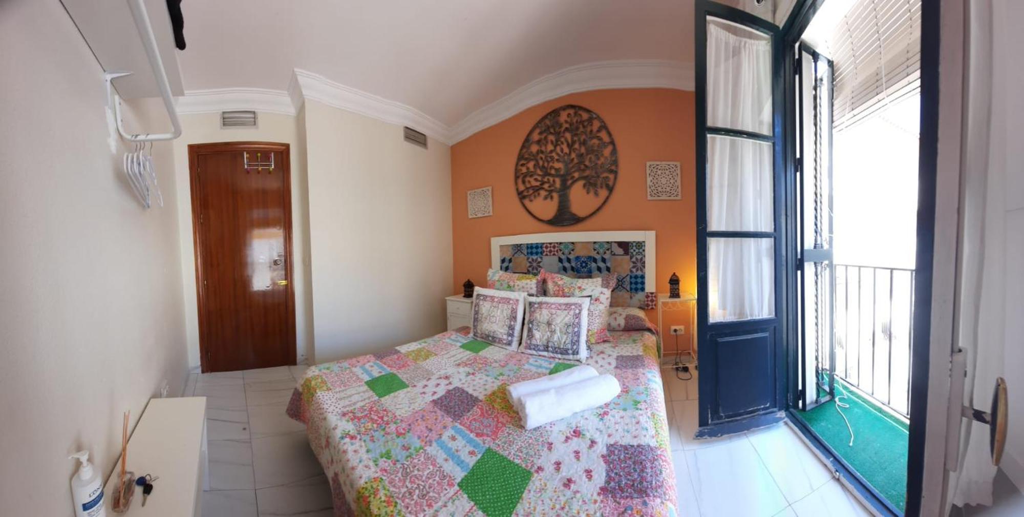 Budget And Cute Rooms With Balcony Sevilla Center Ngoại thất bức ảnh