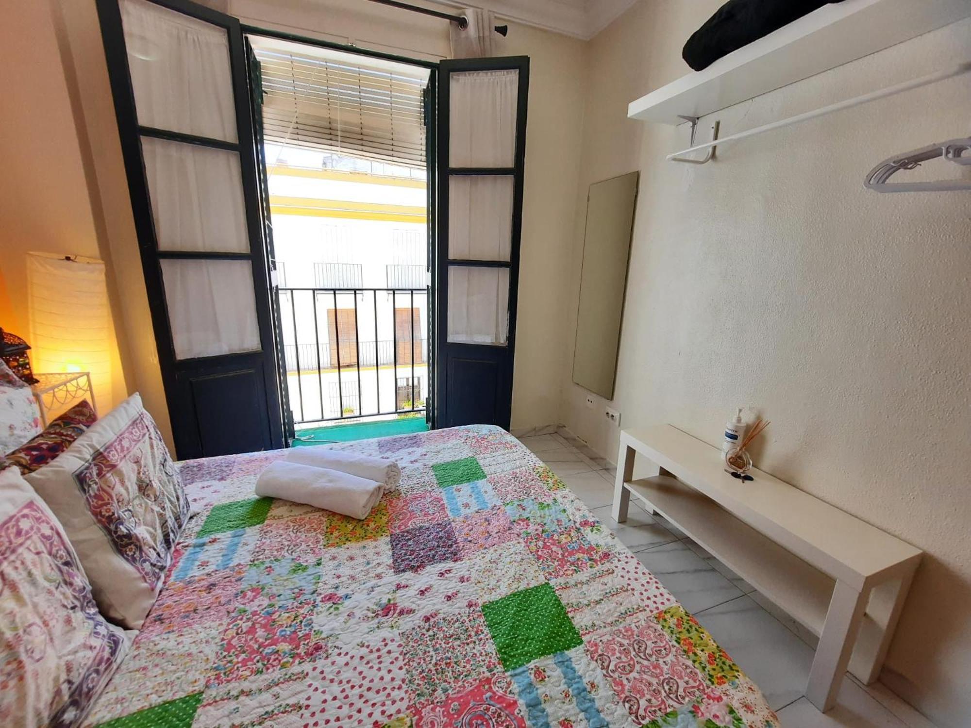 Budget And Cute Rooms With Balcony Sevilla Center Ngoại thất bức ảnh